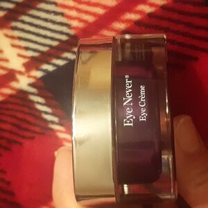 NWOT Eye Never eye creme vbeaute